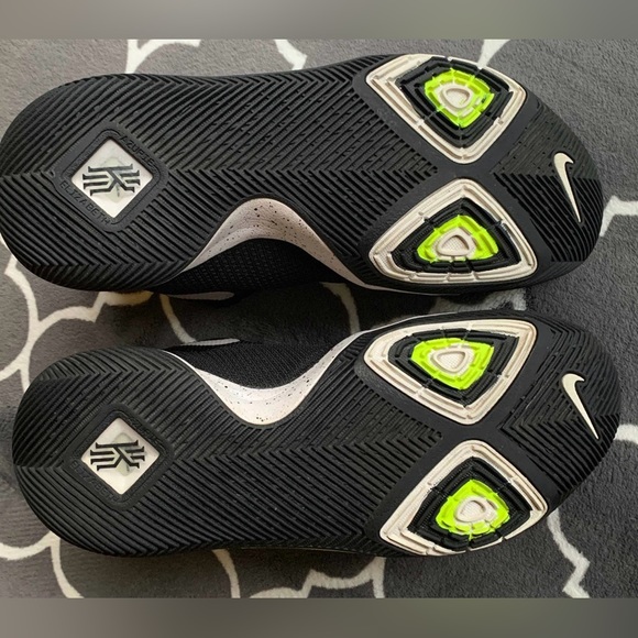 Kyrie 3 “tuxedo” - Picture 5 of 6